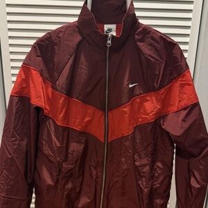 Nike Women's Windrunner Loose UV Woven Full-Zip Jacket Medium